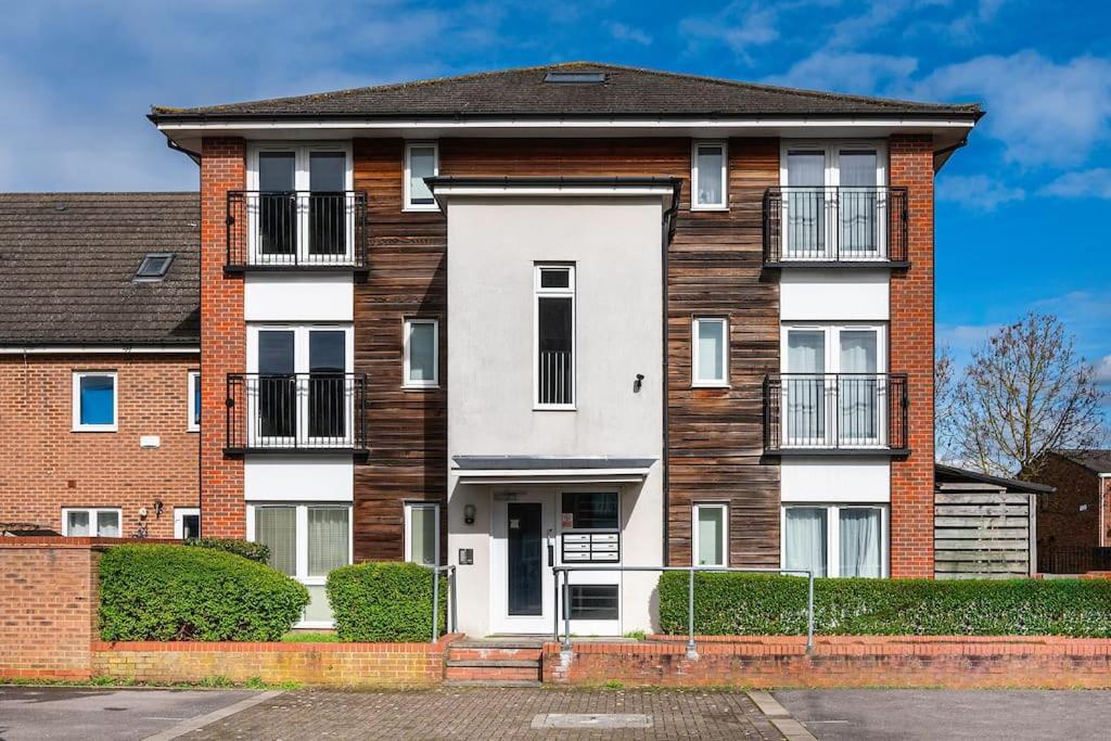 Reading 2-Bed Apartment & Parking Eksteriør bilde